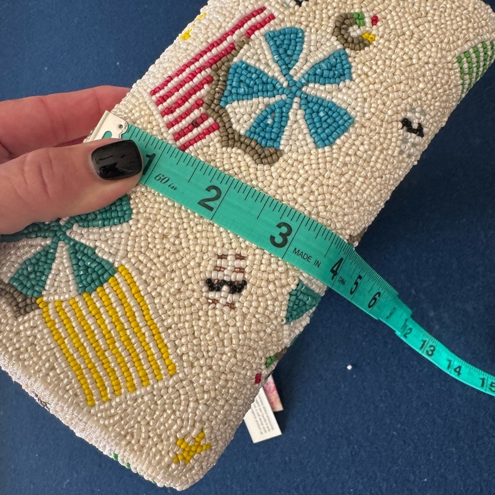GORGEOUS Beaded Tote Bag with beach umbrella and beach towel designs- SO FUN⛱️ - Picture 8 of 12